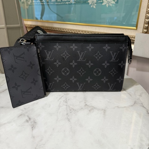 LV 黑灰原花Gaston銀釦一字拉附扁形零錢包二合一間斜背包M81124