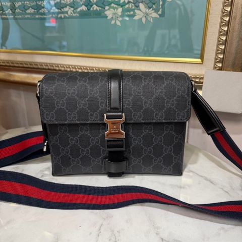 Gucci 黑灰PVC拼黑皮邊銀扣下蓋插釦式肩斜背包