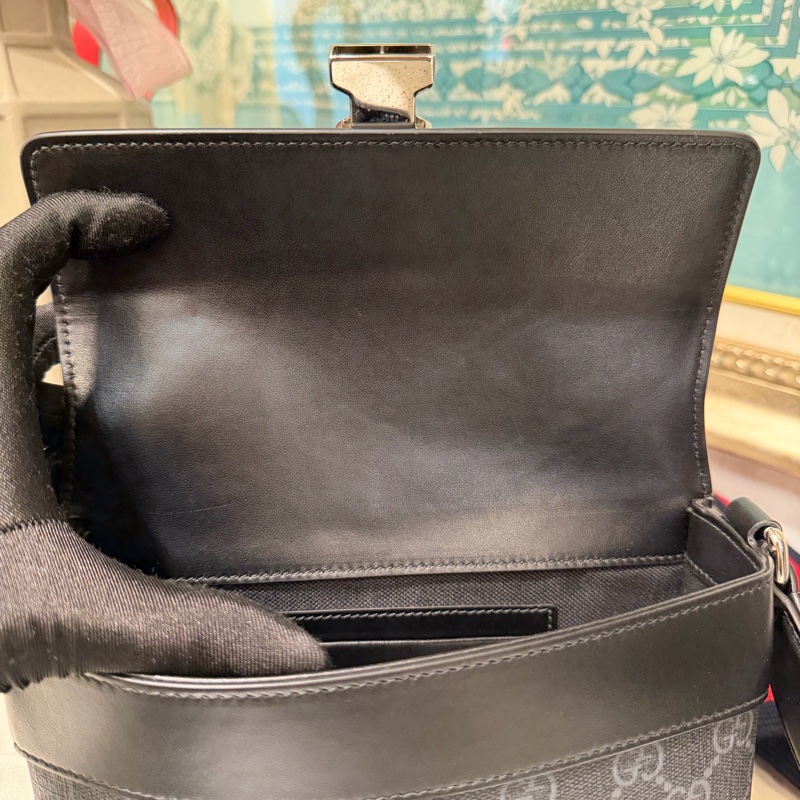Gucci 黑灰PVC拼黑皮邊銀扣下蓋插釦式肩斜背包-6