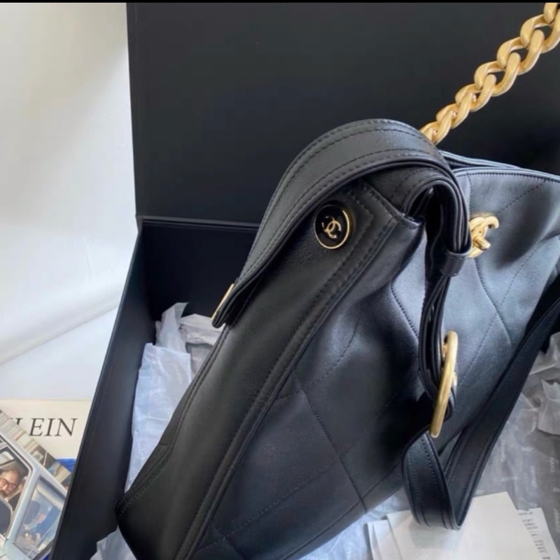 Chanel 21k hobo大號-12