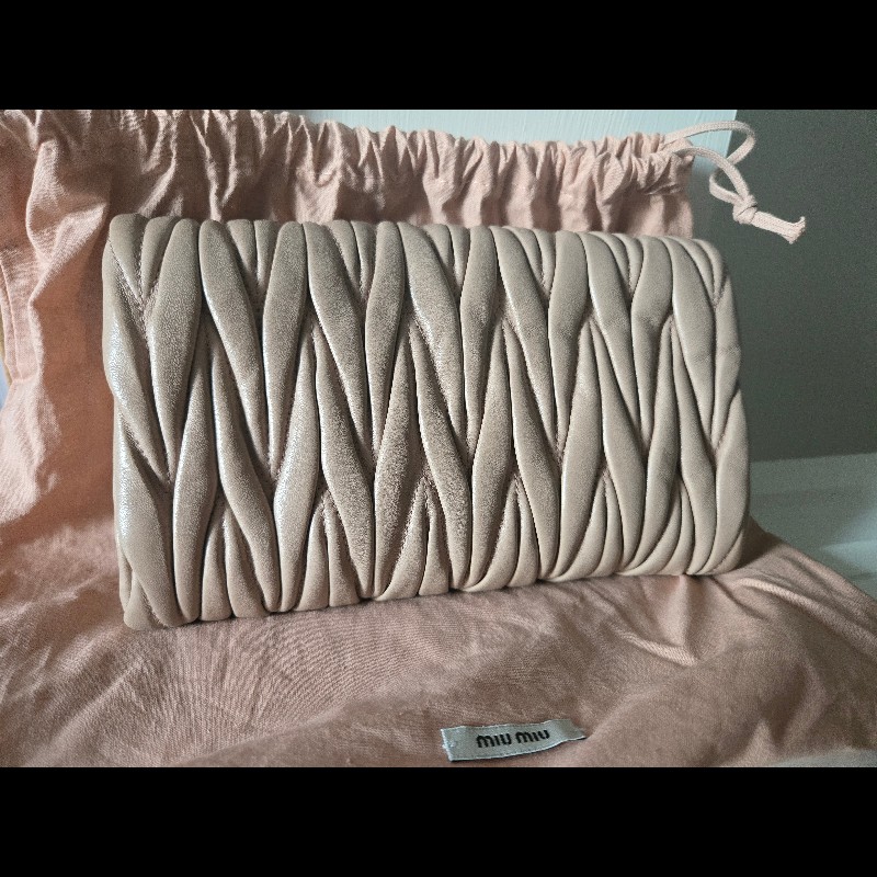 MIU MIU肩背包 裸粉色-1