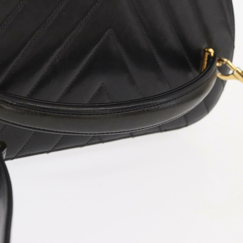 【日本直送】香奈兒 V 字縫線化妝包，羊皮材質，兩用，黑色，金色雙 C 標誌，正品編號 158944SAV-6