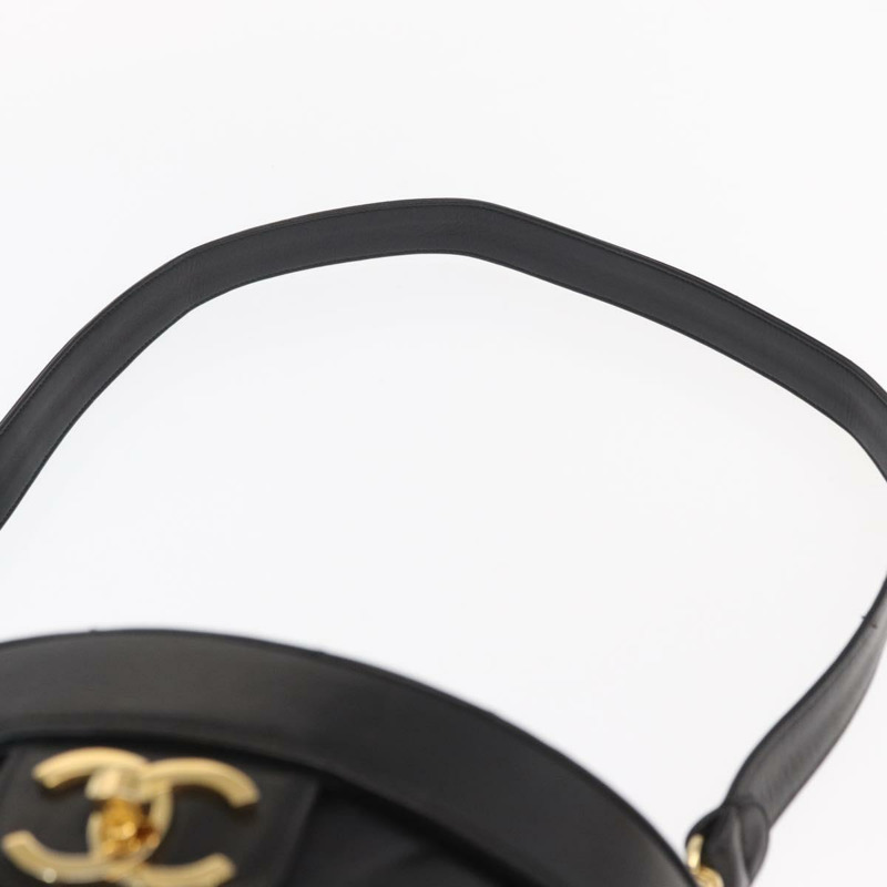 【日本直送】香奈兒 V 字縫線化妝包，羊皮材質，兩用，黑色，金色雙 C 標誌，正品編號 158944SAV-14