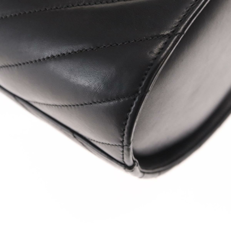 【日本直送】香奈兒 V 字縫線化妝包，羊皮材質，兩用，黑色，金色雙 C 標誌，正品編號 158944SAV-17