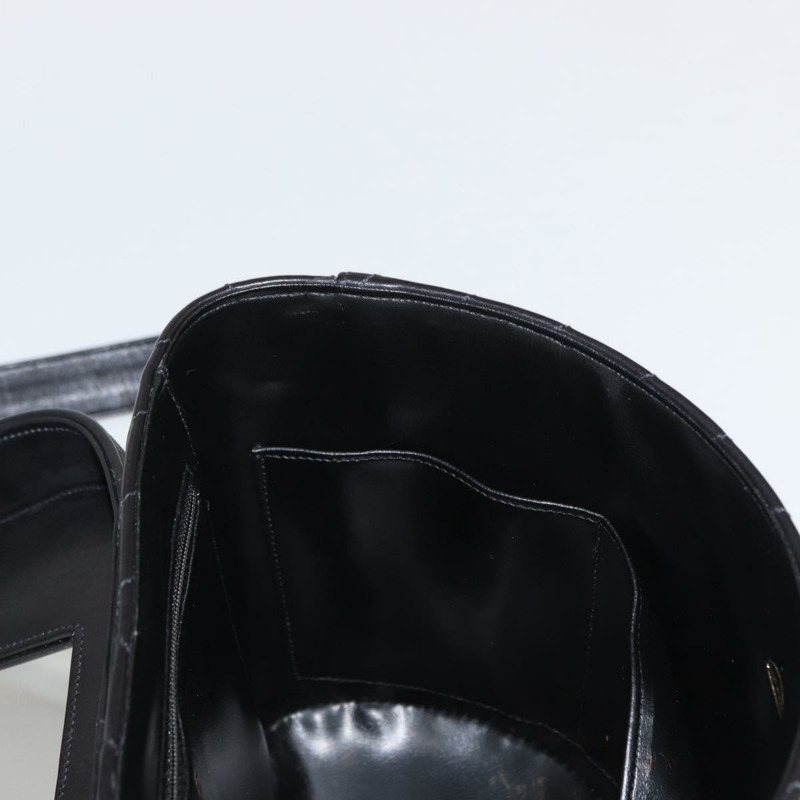 【日本直送】香奈兒 V 字縫線化妝包，羊皮材質，兩用，黑色，金色雙 C 標誌，正品編號 158944SAV-21