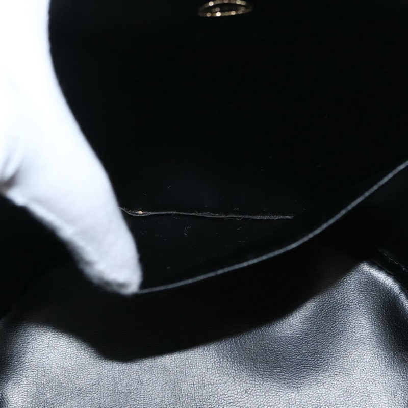 【日本直送】香奈兒 V 字縫線化妝包，羊皮材質，兩用，黑色，金色雙 C 標誌，正品編號 158944SAV-23