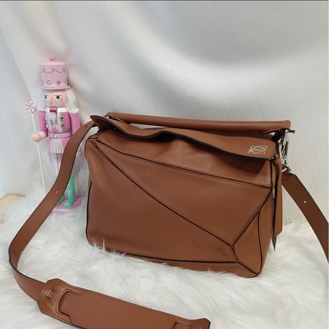 98新 羅意威/Loewe 中號手袋牛皮革 290mm*190mm*1