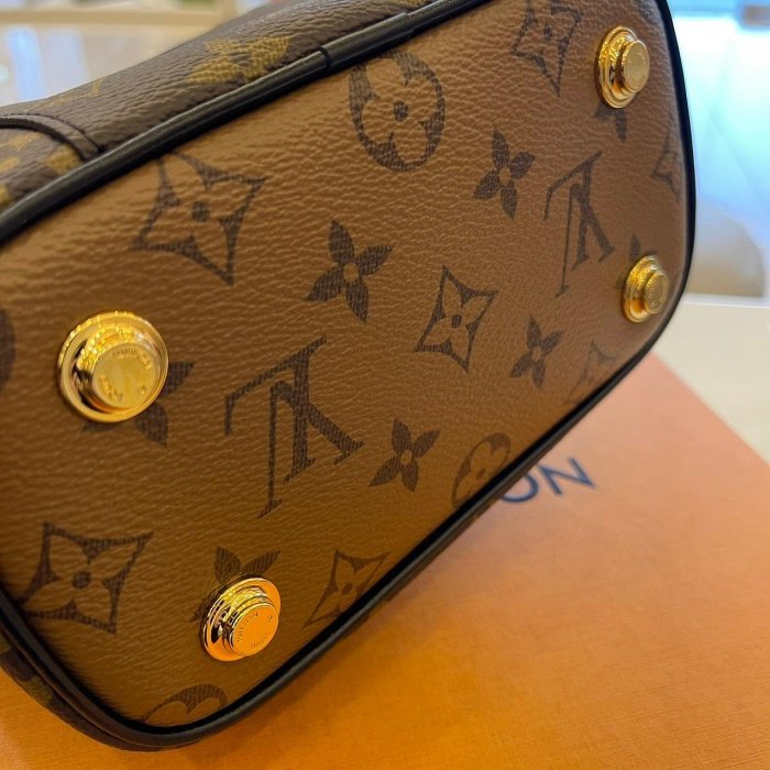 *SHIHNA名牌精品* LV M45165雙色拉鍊化妝包/斜背包-4