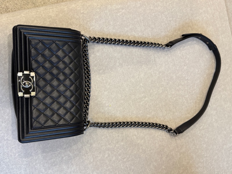 Chanel boy25牛皮黑色琺瑯扣-1