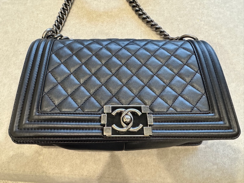 Chanel boy25牛皮黑色琺瑯扣-7