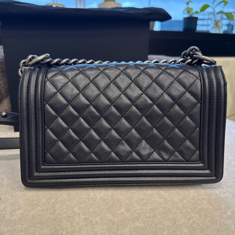 Chanel boy25牛皮黑色琺瑯扣-10