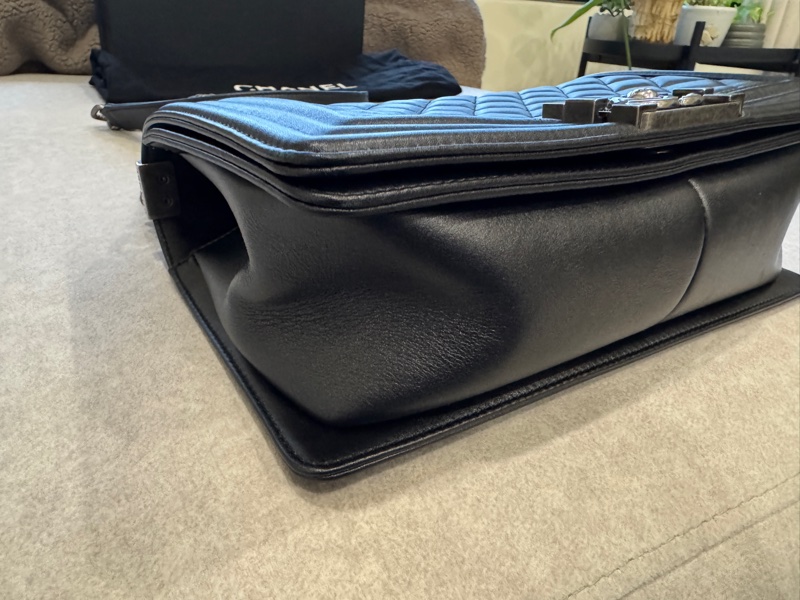 Chanel boy25牛皮黑色琺瑯扣-12