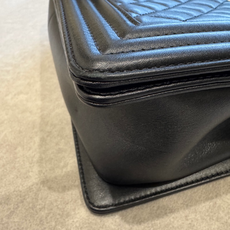 Chanel boy25牛皮黑色琺瑯扣-13