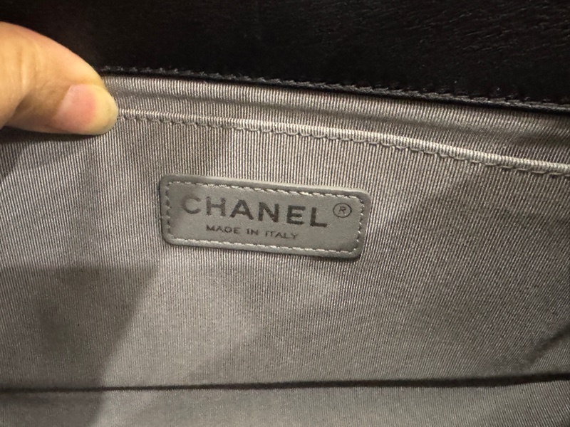 Chanel boy25牛皮黑色琺瑯扣-16