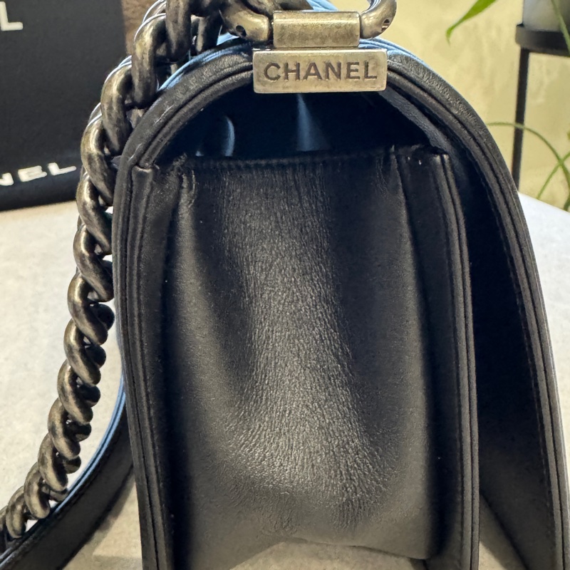 Chanel boy25牛皮黑色琺瑯扣-21