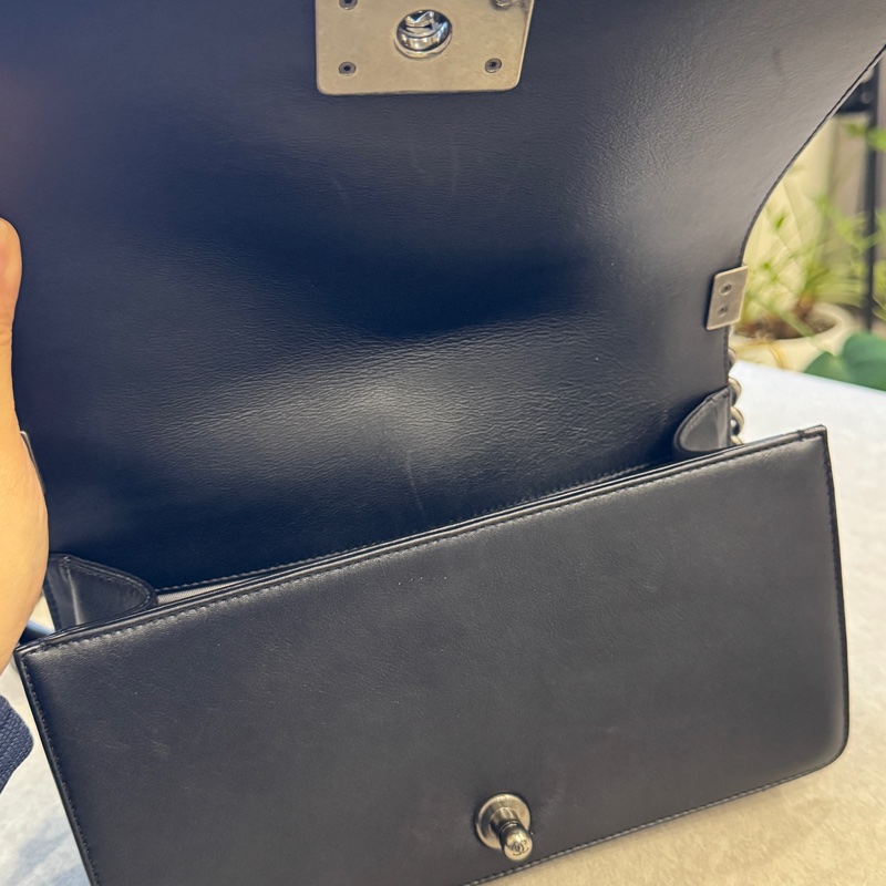 Chanel boy25牛皮黑色琺瑯扣-29