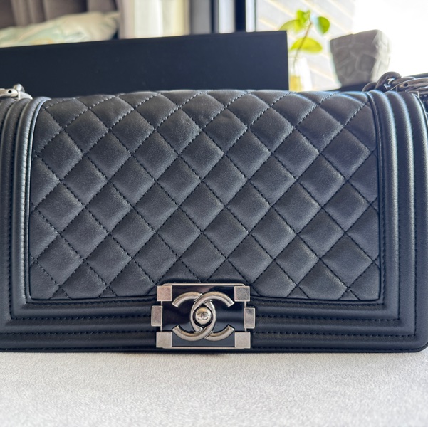 Chanel boy25牛皮黑色琺瑯扣-5