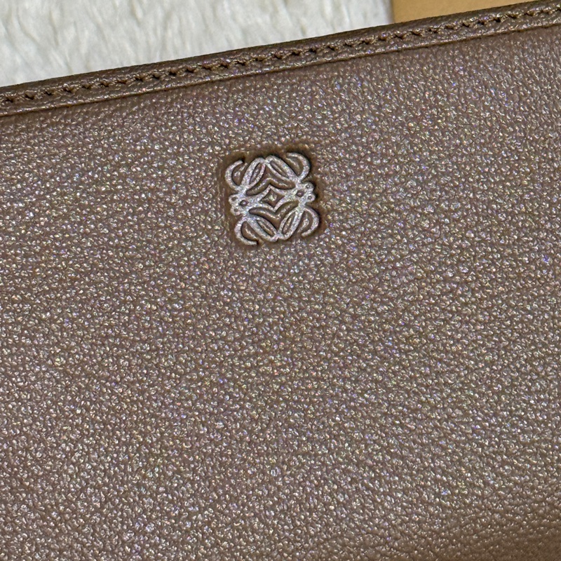 9新以上✨Loewe 咖色 牛皮長夾-2