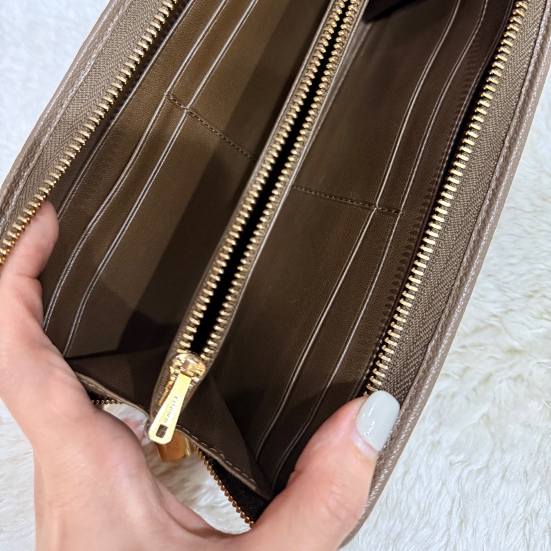 9新以上✨Loewe 咖色 牛皮長夾-10