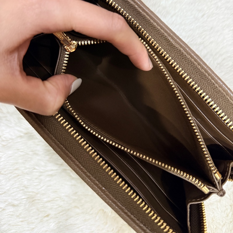 9新以上✨Loewe 咖色 牛皮長夾-13