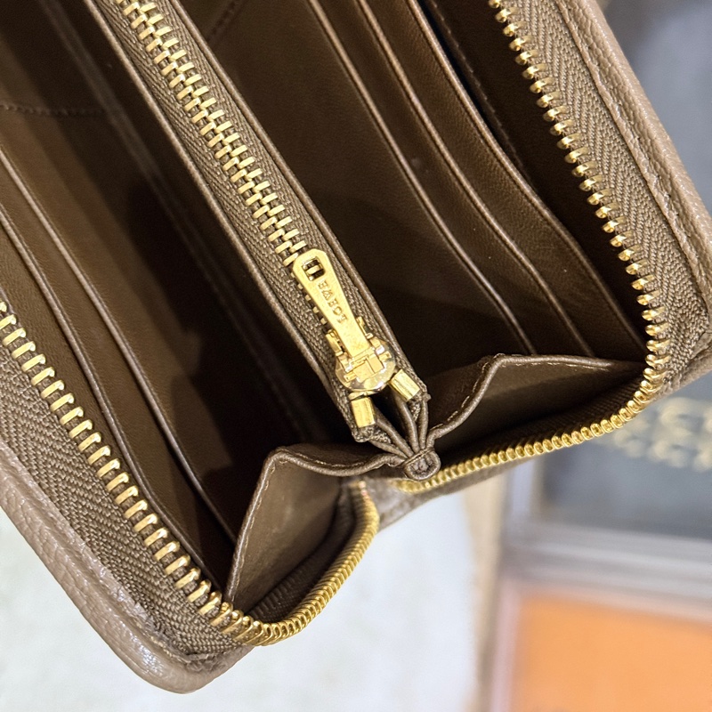 9新以上✨Loewe 咖色 牛皮長夾-18