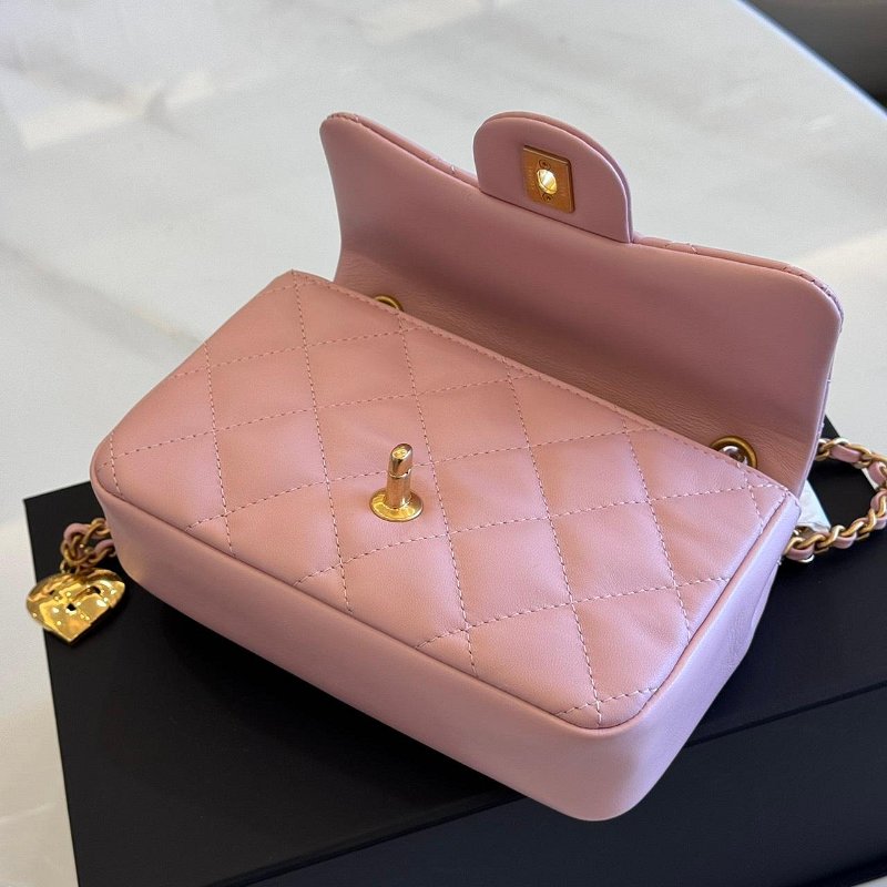 *SHIHNA名牌精品*CHANEL 粉色羊皮金釦愛心鍊Mini Coco口蓋包-3