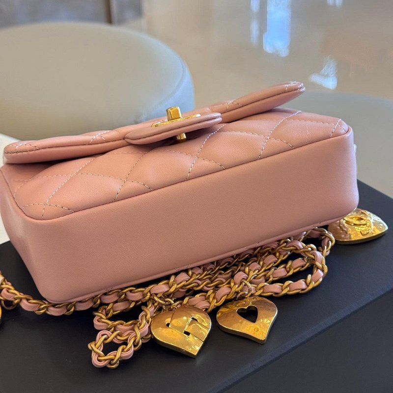 *SHIHNA名牌精品*CHANEL 粉色羊皮金釦愛心鍊Mini Coco口蓋包-6