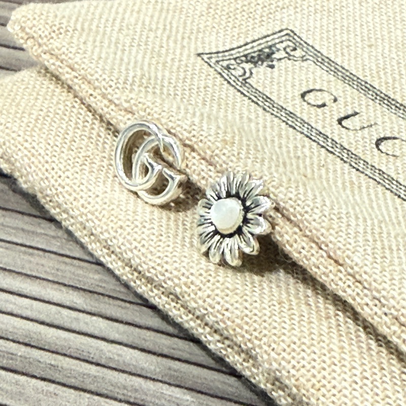 Gucci 純銀不對稱 花朵耳環  銀飾 古馳 銀耳環-2