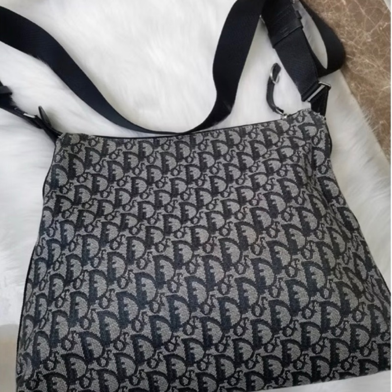 Dior 經典精品超值🉐套組Dior老花郵差包+馬鞍金扣中夾大特價🉐都幫您配好了，男女皆🉑喜歡一起帶走-3