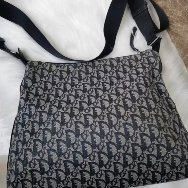 Dior 經典精品超值🉐套組Dior老花郵差包+馬鞍金扣中夾大特價🉐都幫您配好了，男女皆🉑喜歡一起帶走-8