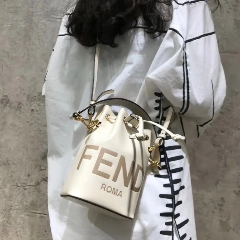 FENDI 芬迪 MON TRESOR 烙字小牛皮兩用迷你水桶包(奶油白）-0