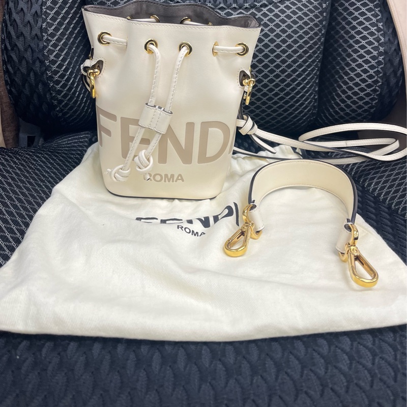 FENDI 芬迪 MON TRESOR 烙字小牛皮兩用迷你水桶包(奶油白）-2