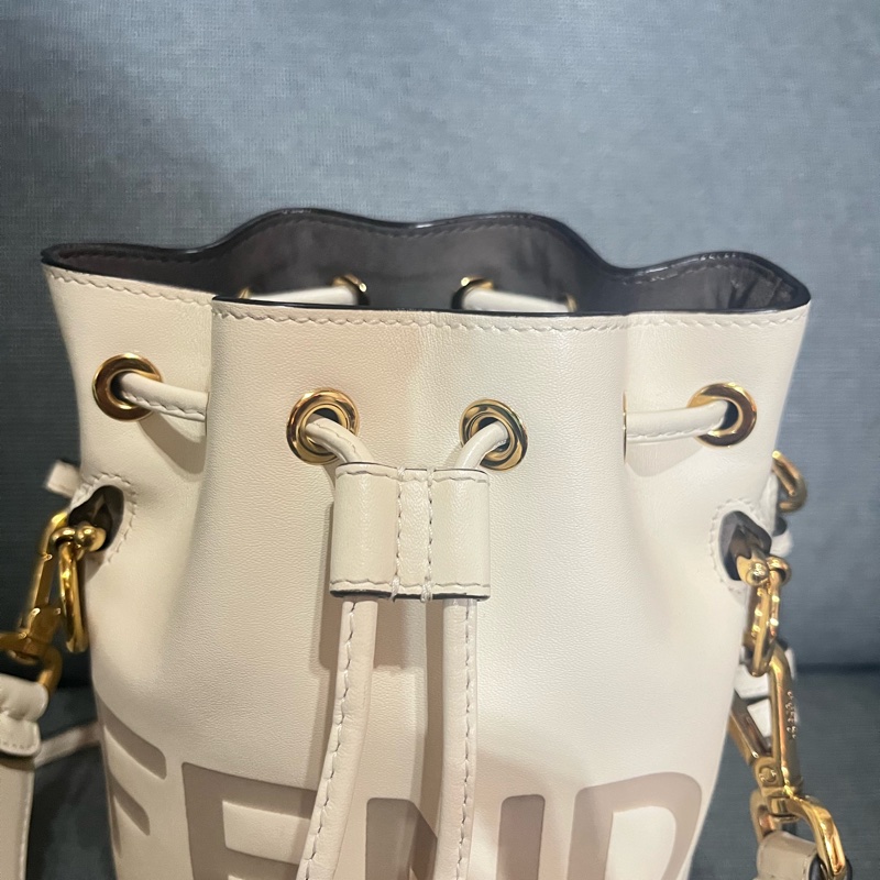 FENDI 芬迪 MON TRESOR 烙字小牛皮兩用迷你水桶包(奶油白）-5