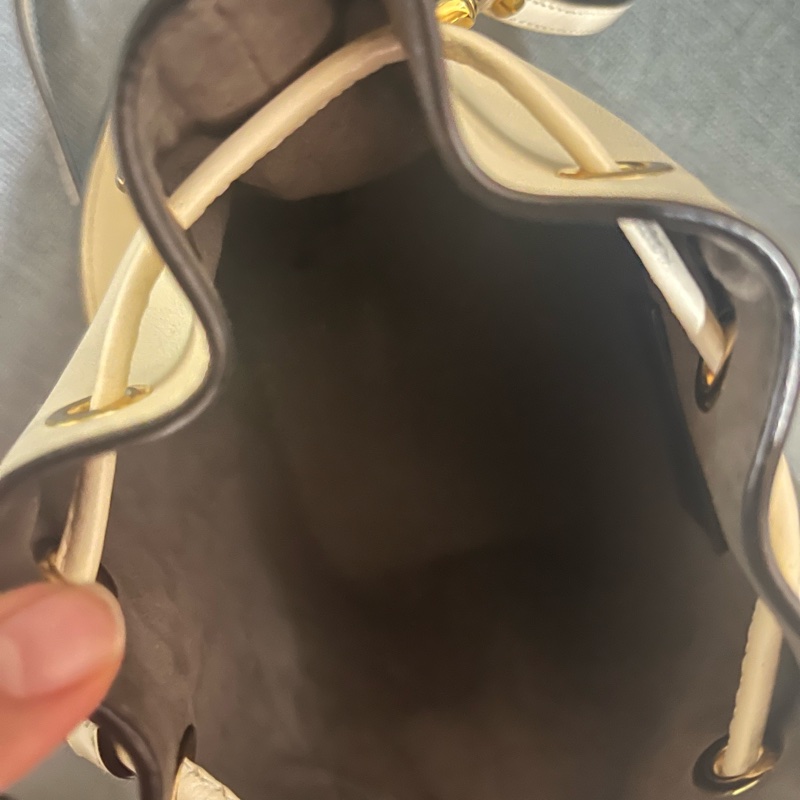 FENDI 芬迪 MON TRESOR 烙字小牛皮兩用迷你水桶包(奶油白）-17