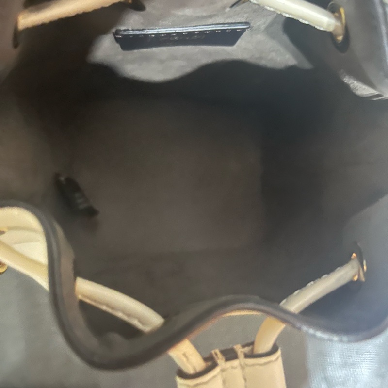 FENDI 芬迪 MON TRESOR 烙字小牛皮兩用迷你水桶包(奶油白）-18