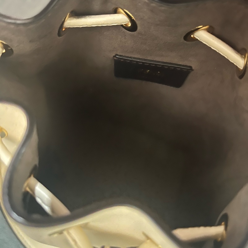 FENDI 芬迪 MON TRESOR 烙字小牛皮兩用迷你水桶包(奶油白）-25
