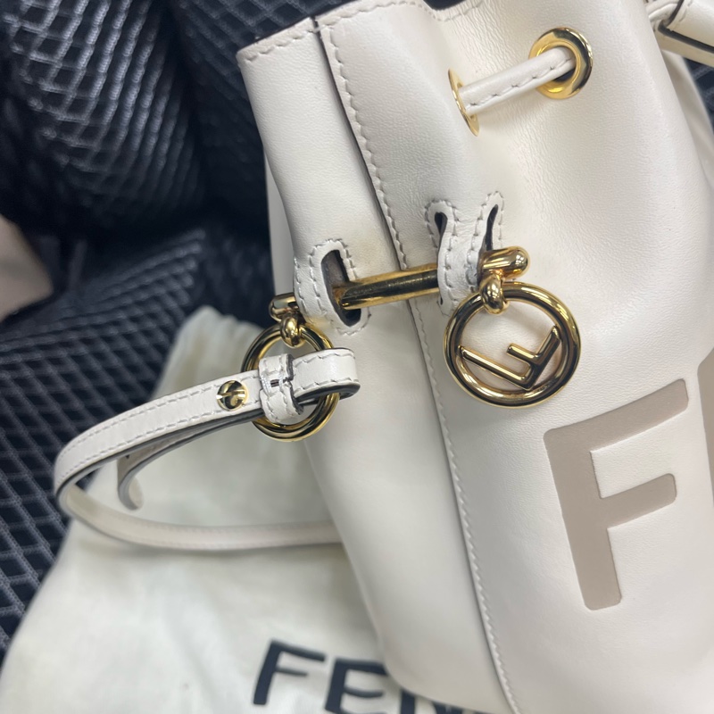FENDI 芬迪 MON TRESOR 烙字小牛皮兩用迷你水桶包(奶油白）-28