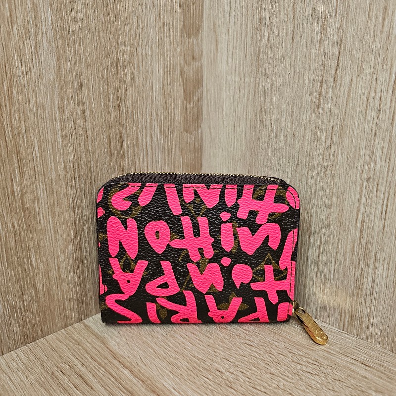 [絕版塗鴉❣️] LV桃紅滿版老花塗鴉拉鏈零錢包-1