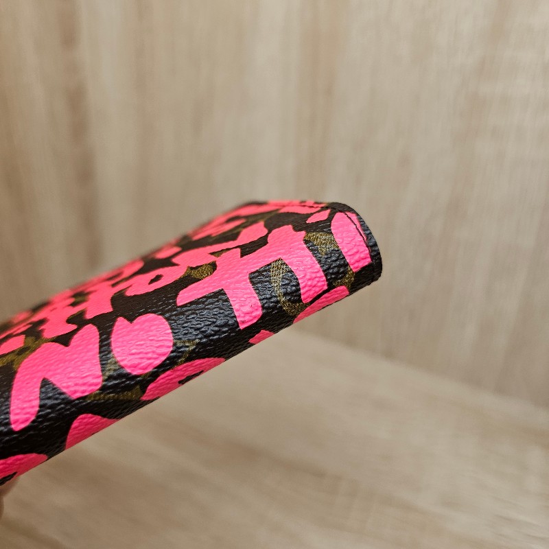 [絕版塗鴉❣️] LV桃紅滿版老花塗鴉拉鏈零錢包-5