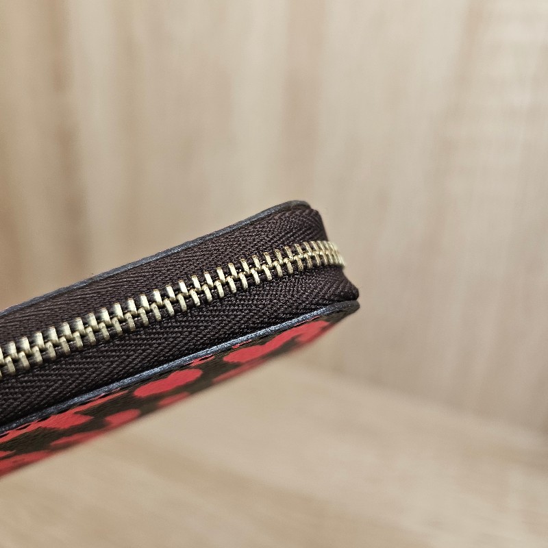 [絕版塗鴉❣️] LV桃紅滿版老花塗鴉拉鏈零錢包-6