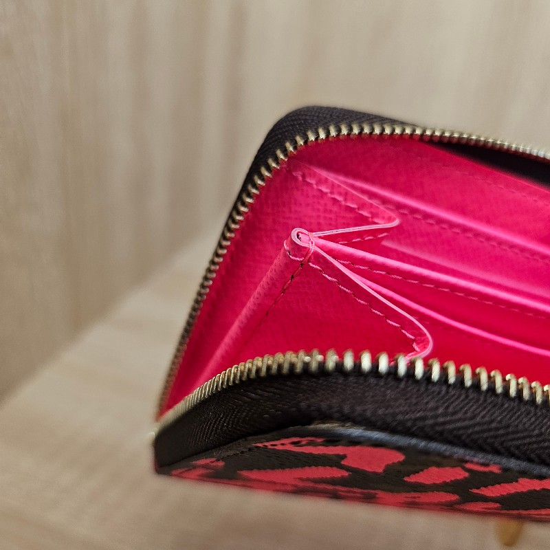 [絕版塗鴉❣️] LV桃紅滿版老花塗鴉拉鏈零錢包-12