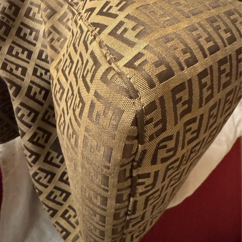 FENDI 經典精品🉐超值套組大特價🉐全套都幫您配好了👍老花肩背手提包 +老花長夾 =整套出售,喜歡一起帶走(成套更有質感及收藏完整度&穿搭一致性)瘀-11