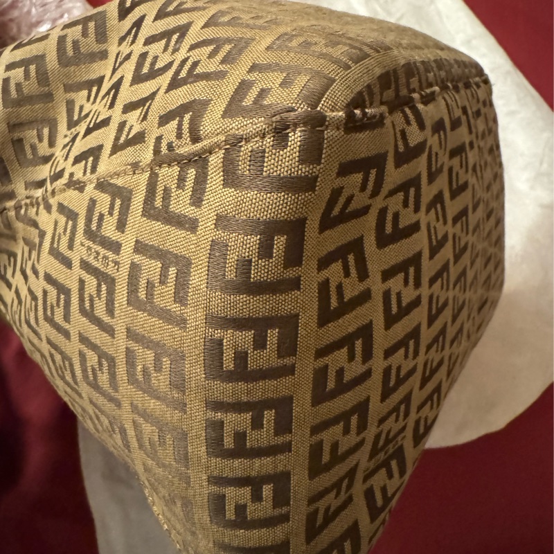 FENDI 經典精品🉐超值套組大特價🉐全套都幫您配好了👍老花肩背手提包 +老花長夾 =整套出售,喜歡一起帶走(成套更有質感及收藏完整度&穿搭一致性)瘀-12