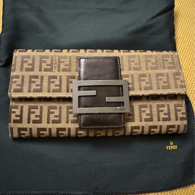 FENDI 經典精品🉐超值套組大特價🉐全套都幫您配好了👍老花肩背手提包 +老花長夾 =整套出售,喜歡一起帶走(成套更有質感及收藏完整度&穿搭一致性)瘀-17