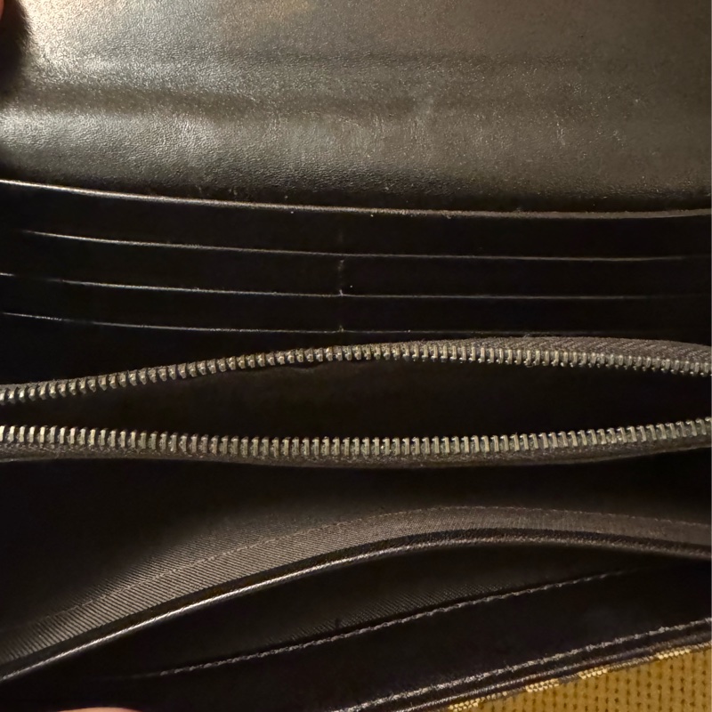 FENDI 經典精品🉐超值套組大特價🉐全套都幫您配好了👍老花肩背手提包 +老花長夾 =整套出售,喜歡一起帶走(成套更有質感及收藏完整度&穿搭一致性)瘀-27