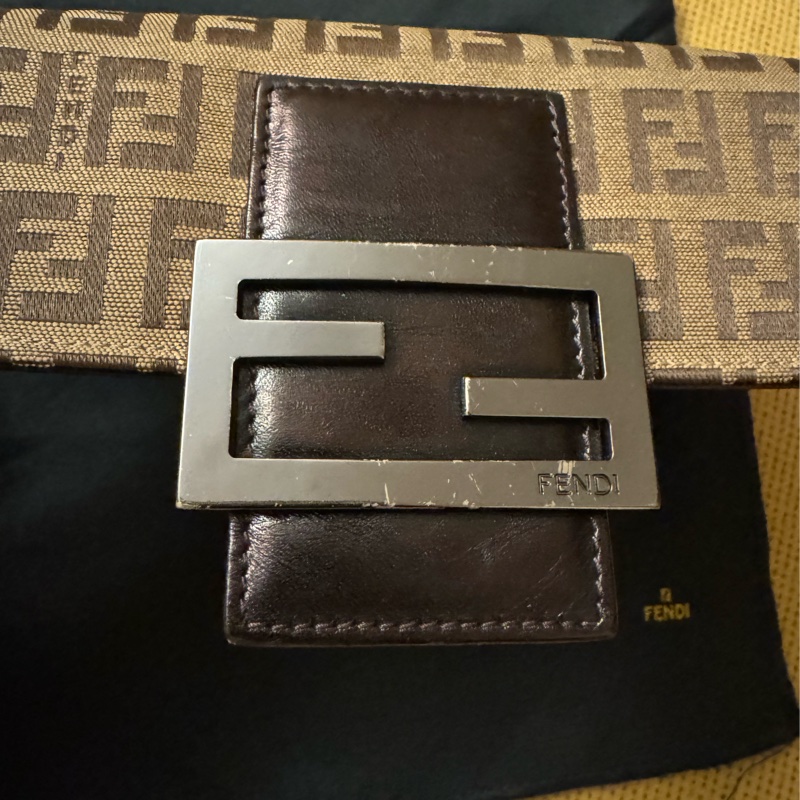 FENDI 經典精品🉐超值套組大特價🉐全套都幫您配好了👍老花肩背手提包 +老花長夾 =整套出售,喜歡一起帶走(成套更有質感及收藏完整度&穿搭一致性)瘀-49