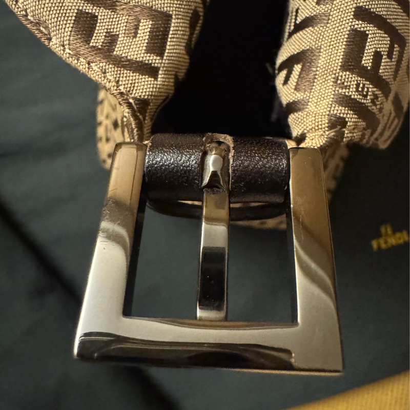 FENDI 經典精品🉐超值套組大特價🉐全套都幫您配好了👍老花肩背手提包 +老花長夾 =整套出售,喜歡一起帶走(成套更有質感及收藏完整度&穿搭一致性)瘀-41