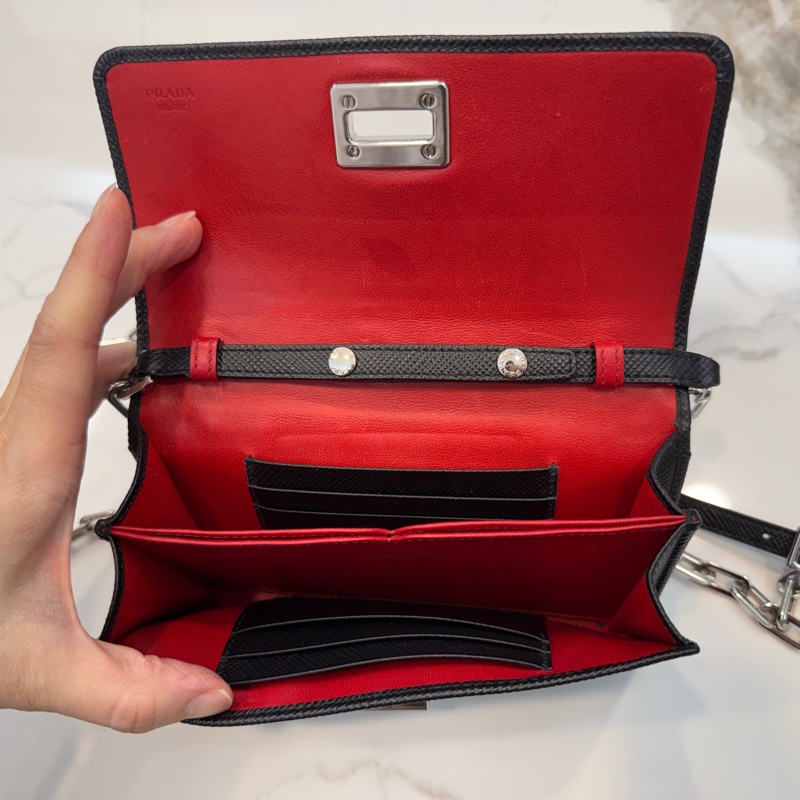 Prada WOC 黑色 鏈子皮夾-2