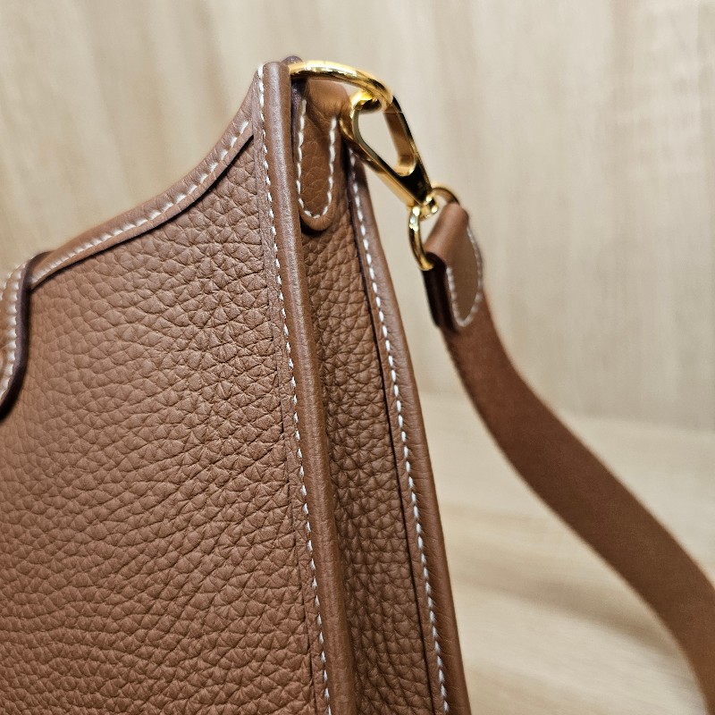 [好物夯色免配貨🧧] Hermes 金棕金 MiniEvelyne肩斜背包-11