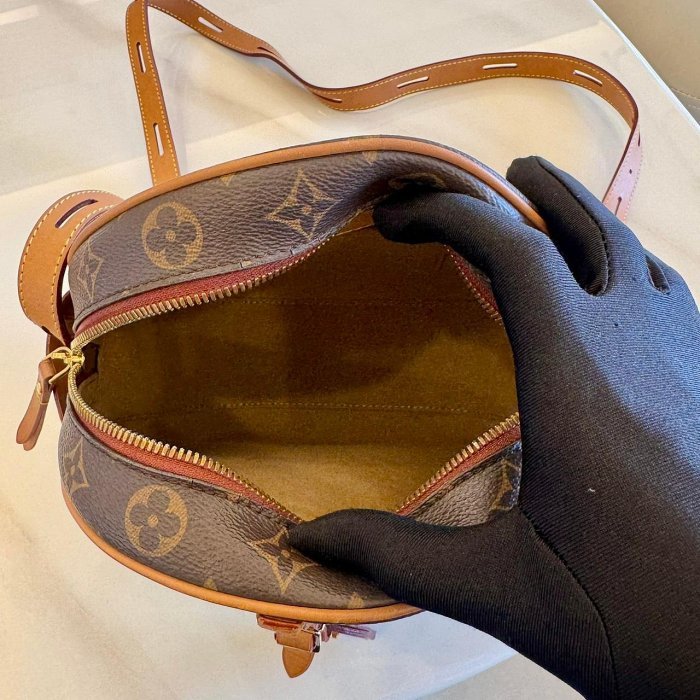 *SHIHNA名牌精品* LV Boite Chapeau Souple MM 斜背圓餅包-5